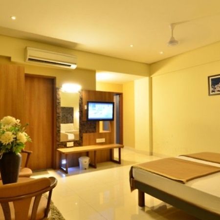 Hotel Tiranga Residency Pune Bagian luar foto
